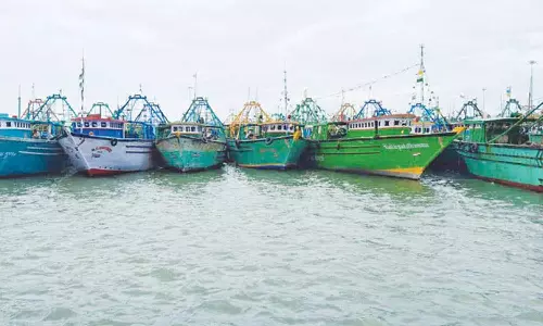 காசிமேட்டில் 750 விசைப்படகுகளில் இஸ்ரோ தொழில்நுட்பத்துடன் கருவி- தமிழகத்தில் 5 ஆயிரம் படகுகளில் இணைக்கப்படுகிறது