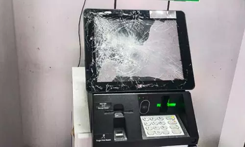 ஏ.டி.எம். எந்திரம் உடைத்த சம்பவம்- வாலிபரிடம் போலீஸ் நடத்திய விசாரணையில் திடுக்கிடும் தகவல்கள்