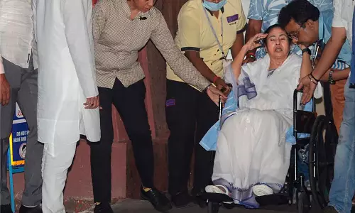 மேற்கு வங்க முதல்வர் மம்தா பானர்ஜிக்கு மூட்டு அறுவை சிகிச்சை