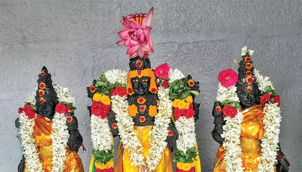 பரமத்திவேலூர் சுந்தரராஜ பெருமாள், கஜலட்சுமி சாமிக்கு மகா கும்பாபிஷேகம் பரமத்திவேலூர் சுந்தரராஜ பெருமாள், கஜலட்சுமி சாமிக்கு மகா கும்பாபிஷேகம்