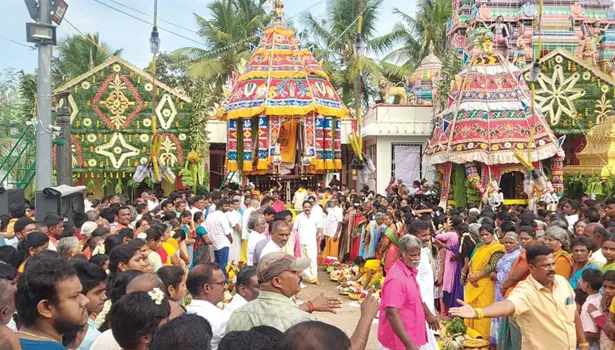 புத்திரகவுண்டம்பாளையம் கூத்தாண்டவர் , மாரியம்மன் கோவில் தேரோட்டம் கோலாகலம்