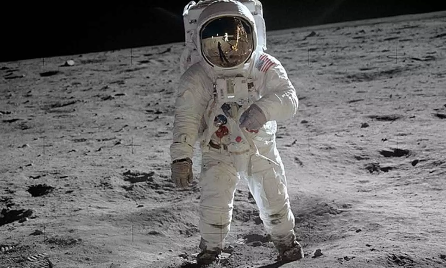 அழியாத இடம்பெற்ற முதல் காலடி