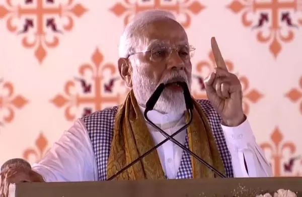 கோரக்பூர் பயணம் பாரம்பரியம் மற்றும் வளர்ச்சியின் தனித்துவமான எடுத்துக்காட்டு- பிரதமர் மோடி