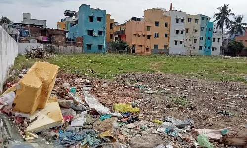 வேளச்சேரியில் குப்பை கொட்டும் இடமாக மாறிய கோவில் நிலம்