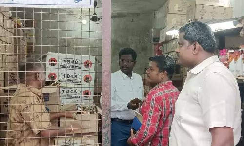 டாஸ்மாக் கடைகளில் ஆய்வு செய்த அதிகாரிகளிடம்  வாக்குவாதம் செய்த மது பிரியர்கள்