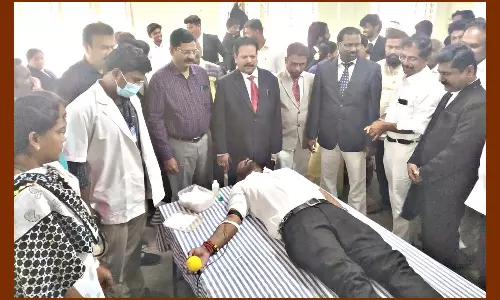 நீதிமன்ற வளாகத்தில் ரத்ததான முகாம்