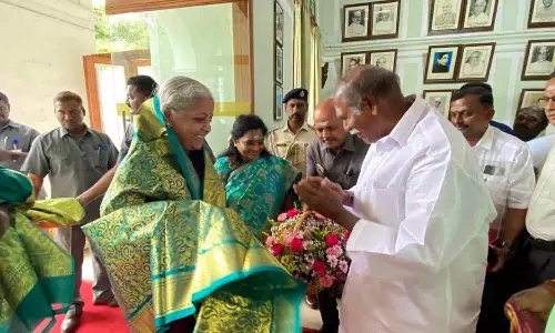 நிர்மலா சீத்தாராமனுக்கு புதுவையில் வரவேற்பு