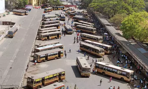 சென்னை போக்குவரத்து கழகத்தில் 500 டிரைவர்கள் ஒப்பந்த அடிப்படையில் நியமனம்- தொழிற்சங்கத்தினர் கடும் அதிருப்தி