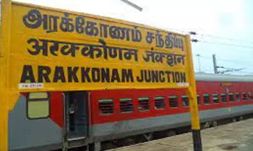 ெரயில் நிலையத்தில் பயணி மீது சரமாரி தாக்குதல்