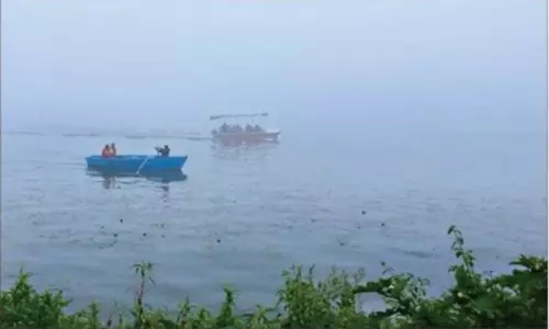 கடும் குளிரால் வெறிச்சோடிய சுற்றுலா தலங்கள்