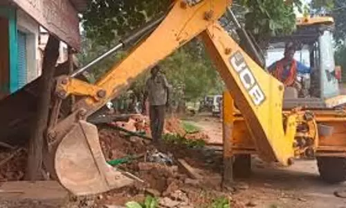 நாமக்கல் பகுதியில் ஆக்கிரமித்து வைக்கப்பட்ட கடைகள் அகற்றம்