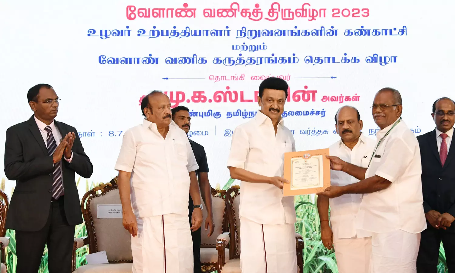 தி.மு.க. எப்போதும் உழவர்களின் நண்பன்- வேளாண் வணிகத்திருவிழாவை தொடங்கி வைத்து மு.க.ஸ்டாலின் பேச்சு தி.மு.க. எப்போதும் உழவர்களின் நண்பன்- வேளாண் வணிகத்திருவிழாவை தொடங்கி வைத்து மு.க.ஸ்டாலின் பேச்சு