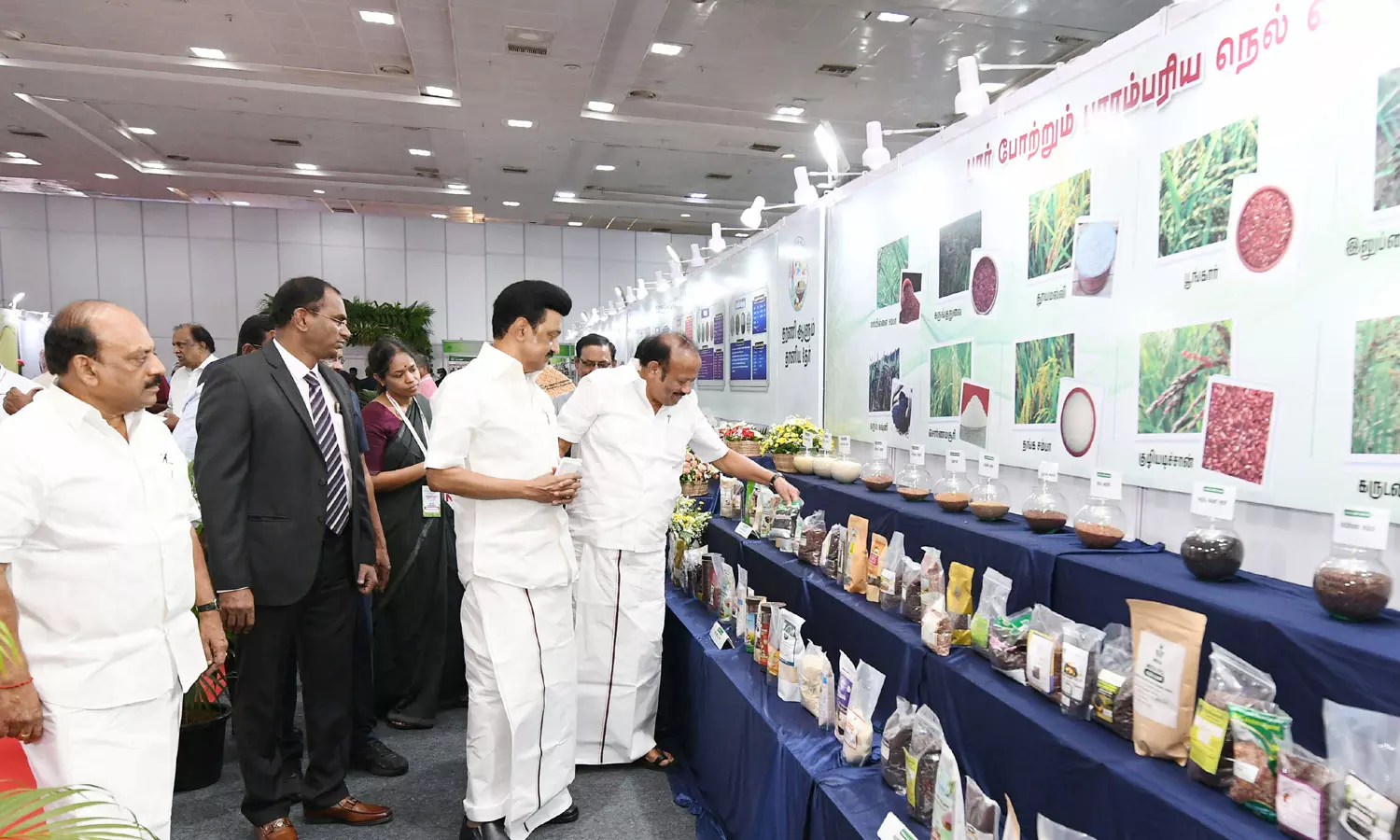 தி.மு.க. எப்போதும் உழவர்களின் நண்பன்- வேளாண் வணிகத்திருவிழாவை தொடங்கி வைத்து மு.க.ஸ்டாலின் பேச்சு தி.மு.க. எப்போதும் உழவர்களின் நண்பன்- வேளாண் வணிகத்திருவிழாவை தொடங்கி வைத்து மு.க.ஸ்டாலின் பேச்சு