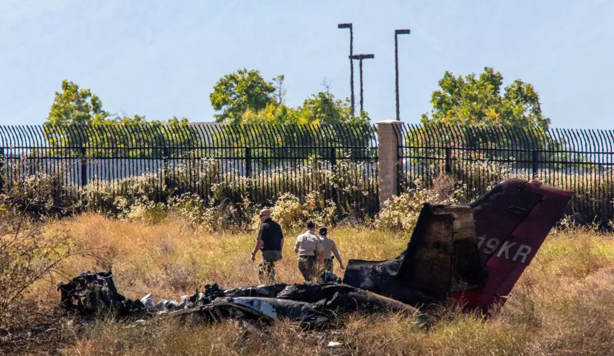 கலிபோர்னியாவில் விமான விபத்து- 6 பேர் உயிரிழப்பு கலிபோர்னியாவில் விமான விபத்து- 6 பேர் உயிரிழப்பு