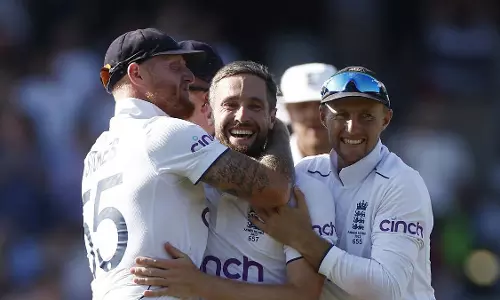 ஆஷஸ் தொடர்- 2ம் நாள் ஆட்ட நேர முடிவில் 116 ரன்கள் சேர்த்தது ஆஸ்திரேலியா