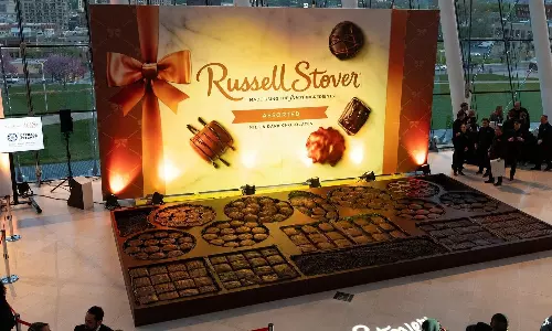 2500 கிலோ எடை கொண்ட உலகின் மிகப்பெரிய சாக்லேட் பாக்ஸ்- கின்னஸ் சாதனை