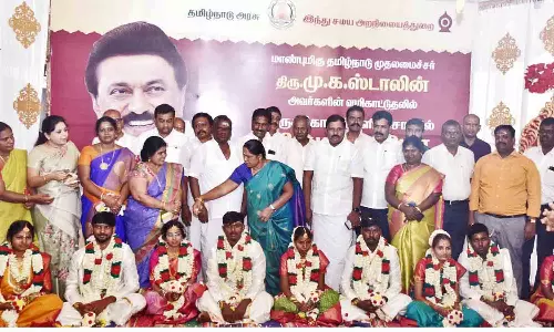 இந்து சமய அறநிலையத்துறை சார்பில் உடுமலையில்  6 ஜோடிகளுக்கு திருமணம் - அமைச்சர் பங்கேற்பு