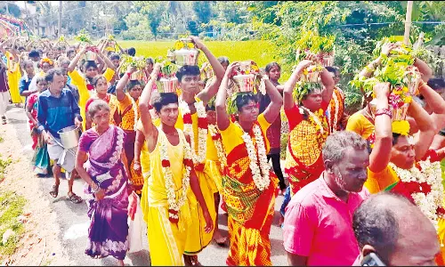 மயிலாடுதுறை அருகே பத்ரகாளியம்மன் கோவிலில் பால்குட திருவிழா