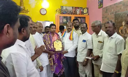 4 பதக்கங்களை வென்ற வீரருக்கு பா.ம.க. பாராட்டு