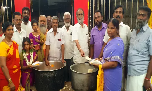 வத்தலக்குண்டு முத்துமாரியம்மன் கோவிலில் அன்னதானம்