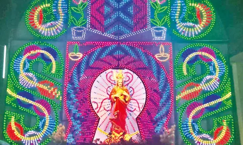 இடைக்காட்டூர் இருதய ஆண்டவர் ஆலய தேர் பவனி