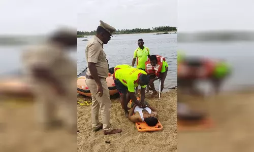 வடகிழக்கு பருவமழை முன்னிட்டு புகளூர் தீயணைப்புத்துறை சார்பில் ஒத்திகை பயிற்சி