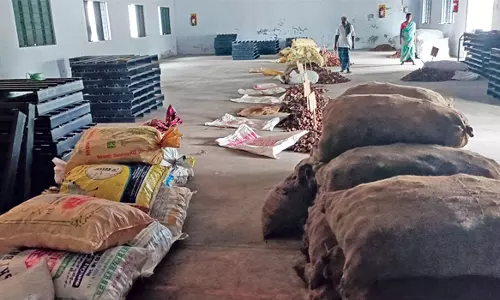 ஓமலூர் ஒழுங்குமுறை விற்பனை கூடத்தில்ரூ.83 ஆயிரத்துக்கு தேங்காய் கொப்பரை ஏலம்