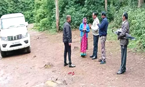 பைக்காரா படகு இல்லத்தில் வாகனம் நிறுத்த இடம் தேர்வு- சுற்றுலா அதிகாரிகள் நேரடி ஆய்வு