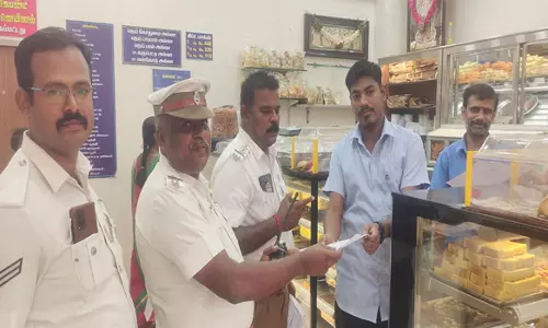 திருச்செங்கோட்டில் கடைகள் முன்பு வாகனங்கள் நிறுத்த தடை