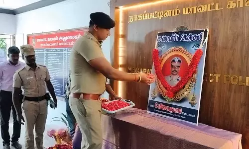 மறைந்த கோவை டிஐஜி விஜயக்குமார் உருவபடத்திற்கு நாகை மாவட்ட போலீசார் மரியாதை