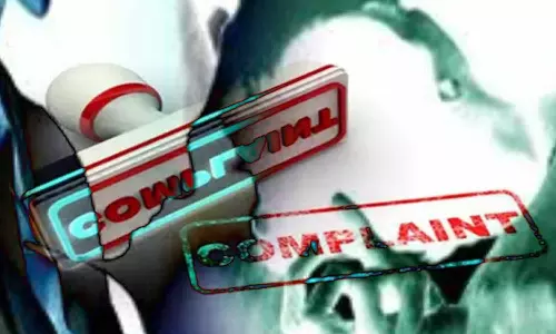 நண்பர்களோடு சேர்ந்து கணவர் குரூப் செக்சுக்கு அழைக்கிறார் - கீழ்ப்பாக்கம் குறைதீர்க்கும் முகாமில் ஆசிரியை பரபரப்பு குற்றச்சாட்டு