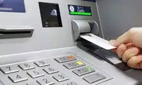 பரமத்திவேலூரில் ஏ.டி.எம்.மில் விட்டு சென்ற ரூ.20 ஆயிரம் ஒப்படைப்பு