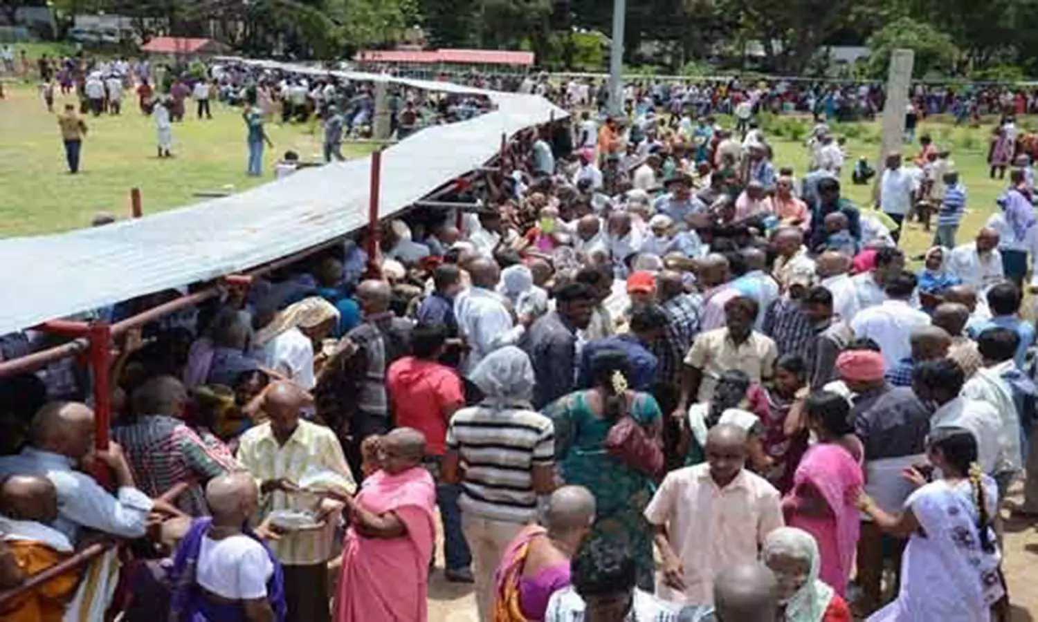 திருப்பதியில் சாமி தரிசனத்துக்கு 30 மணி நேரமாகிறது திருப்பதியில் சாமி தரிசனத்துக்கு 30 மணி நேரமாகிறது