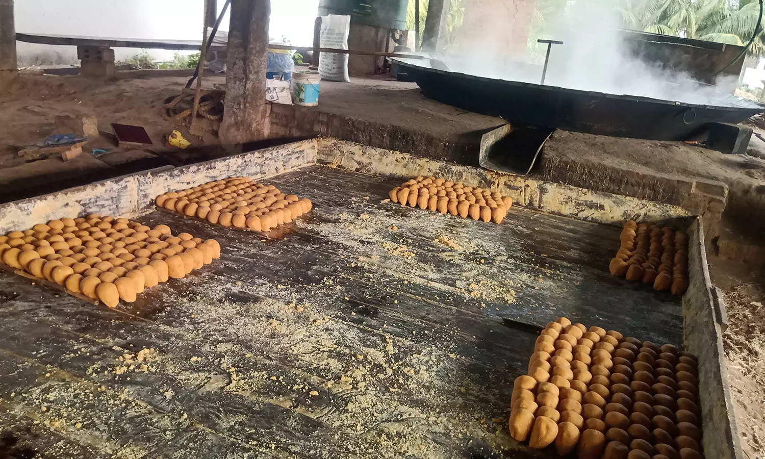 வெல்லம் விலை உயர்வால் விவசாயிகள் மகிழ்ச்சி வெல்லம் விலை உயர்வால் விவசாயிகள் மகிழ்ச்சி