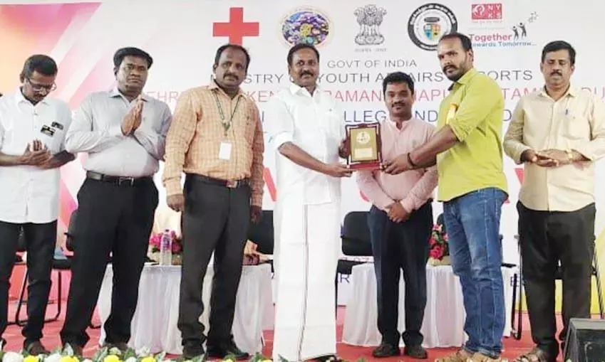 நேரு யுவகேந்திரா சார்பில் முத்தமிழ் அறக்கட்டளைக்கு விருது நேரு யுவகேந்திரா சார்பில் முத்தமிழ் அறக்கட்டளைக்கு விருது