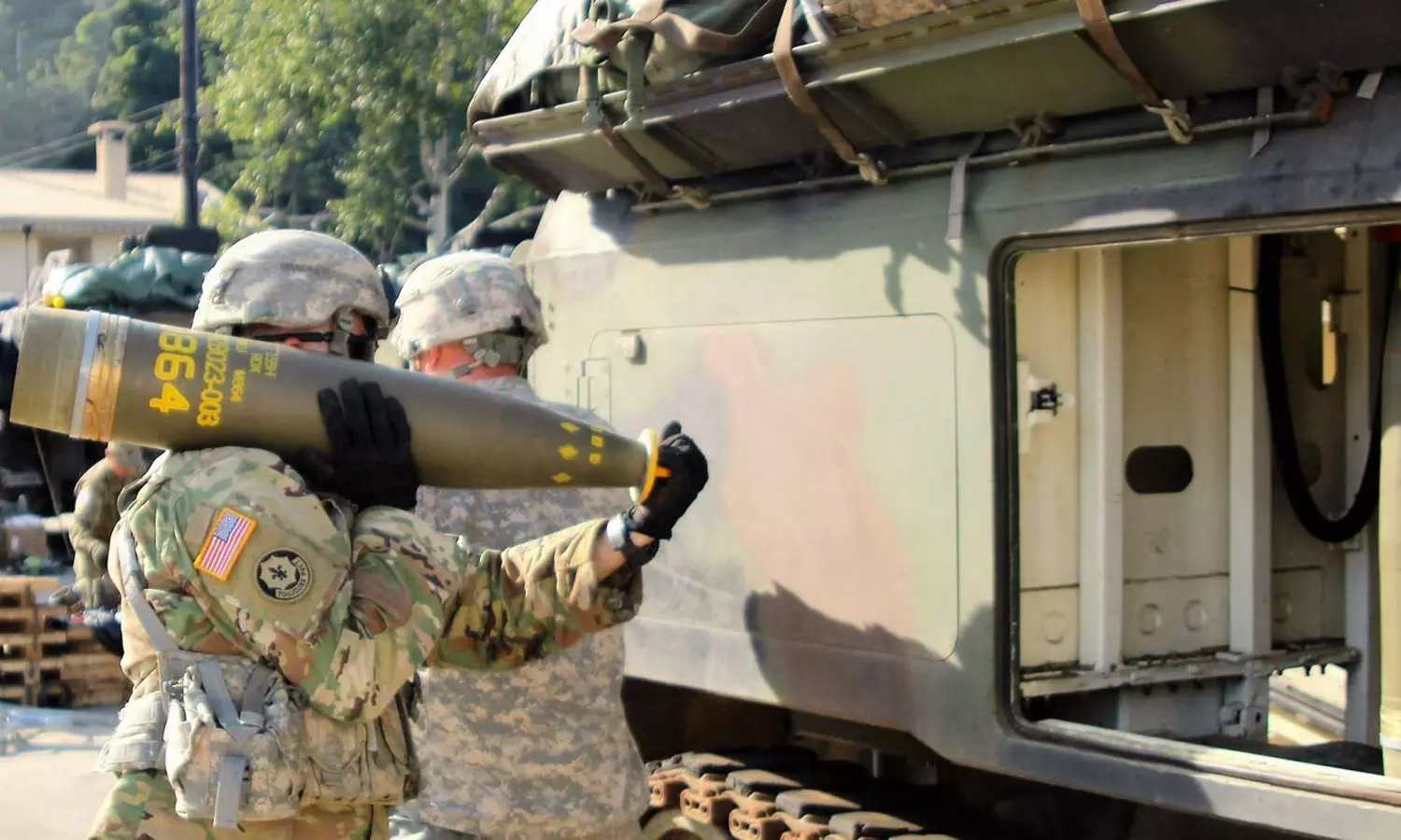 ரஷியாவுடன் போர்- உக்ரைனுக்கு கொத்துகுண்டுகளை வழங்க அமெரிக்கா முடிவு