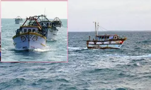 நெடுந்தீவு அருகே மீன்பிடித்த ராமேஸ்வரம் மீனவர்கள் 15 பேர் கைது- இலங்கை கடற்படை நடவடிக்கை