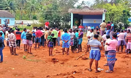 சைமன்காலனியில் விளையாட்டு மைதானத்தில் மழைநீர் வெளியேற ஓடை அமைக்க எதிர்ப்பு