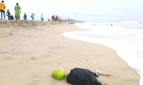 மாமல்லபுரம் கடற்கரையில் சேவலை அறுத்து ஜாமபூஜை? சுற்றுலா பயணிகள் அச்சம்