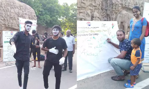 மாமல்லபுரத்தில் தூய்மை இந்தியா விழிப்புணர்வு: வீதி நாடகம், கையெழுத்து இயக்கம்