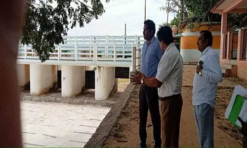 காரைக்காலில்  தடுப்பணையை கலெக்டர் ஆய்வு