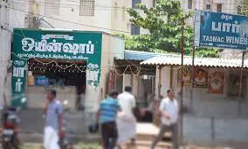 டாஸ்மாக் பார் உரிமையாளரை தாக்கி; பாரை சூறையாடிய மர்ம நபர்