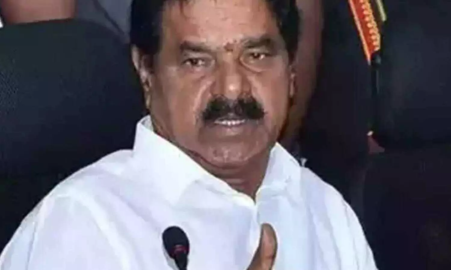 ஆந்திராவில் துணை முதல் அமைச்சரிடம் கேள்வி கேட்ட போலீஸ்காரர் சஸ்பெண்டு