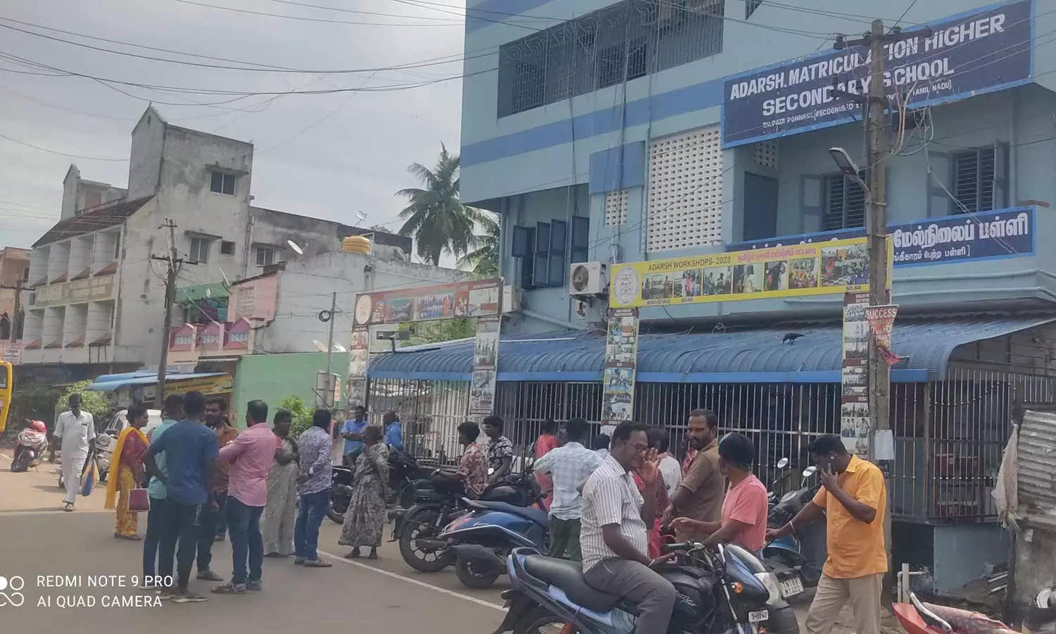 ஆசிரியர் தாக்கியதில் மாணவன் காயம்- தனியார் பள்ளி முற்றுகை