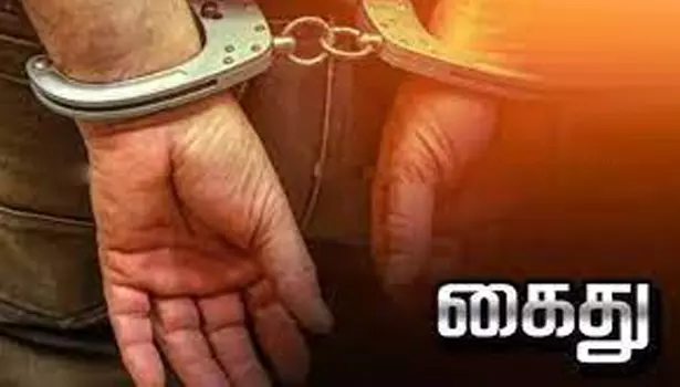 கபிலர்மலை அருகே தடை செய்யப்பட்ட386 கிலோ குட்கா பதுக்கிய 2 பேர் கைது கபிலர்மலை அருகே தடை செய்யப்பட்ட386 கிலோ குட்கா பதுக்கிய 2 பேர் கைது