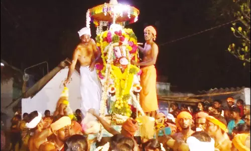 களக்காடு-நடுச்சாலைப்புதூர் ஆதிநாராயண சுவாமி கோவிலில் இன்று தேரோட்டம்