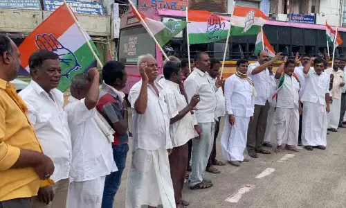 ஊத்துக்குளியில் காங்கிரஸ் கட்சியினர் ஆர்ப்பாட்டம்