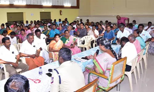 ஜேடர்பாளையம் பகுதியில் சுமூக நிலை திரும்ப அமைதி பேச்சுவார்த்தை