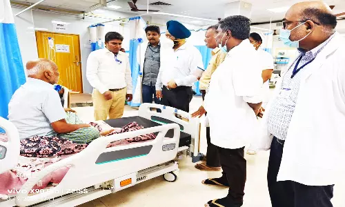 அரசு மருத்துவமனையில் அதிகாரி திடீர் ஆய்வு