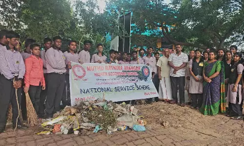 முத்துரத்தினம் அரங்கம் மேல்நிலைபள்ளி என்.எஸ்.எஸ். மாணவர்கள்